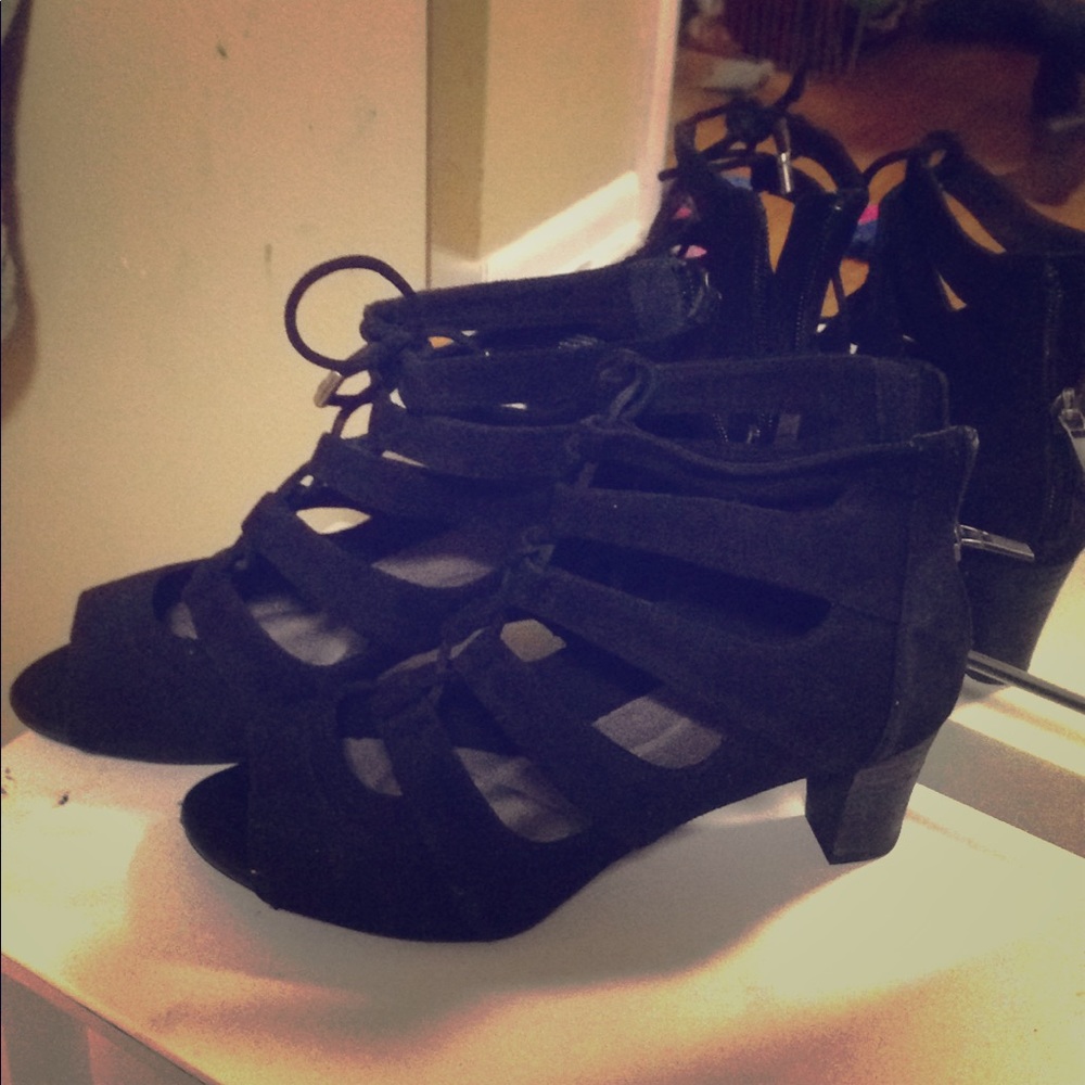 Black heels that are not only stylish but comfy!